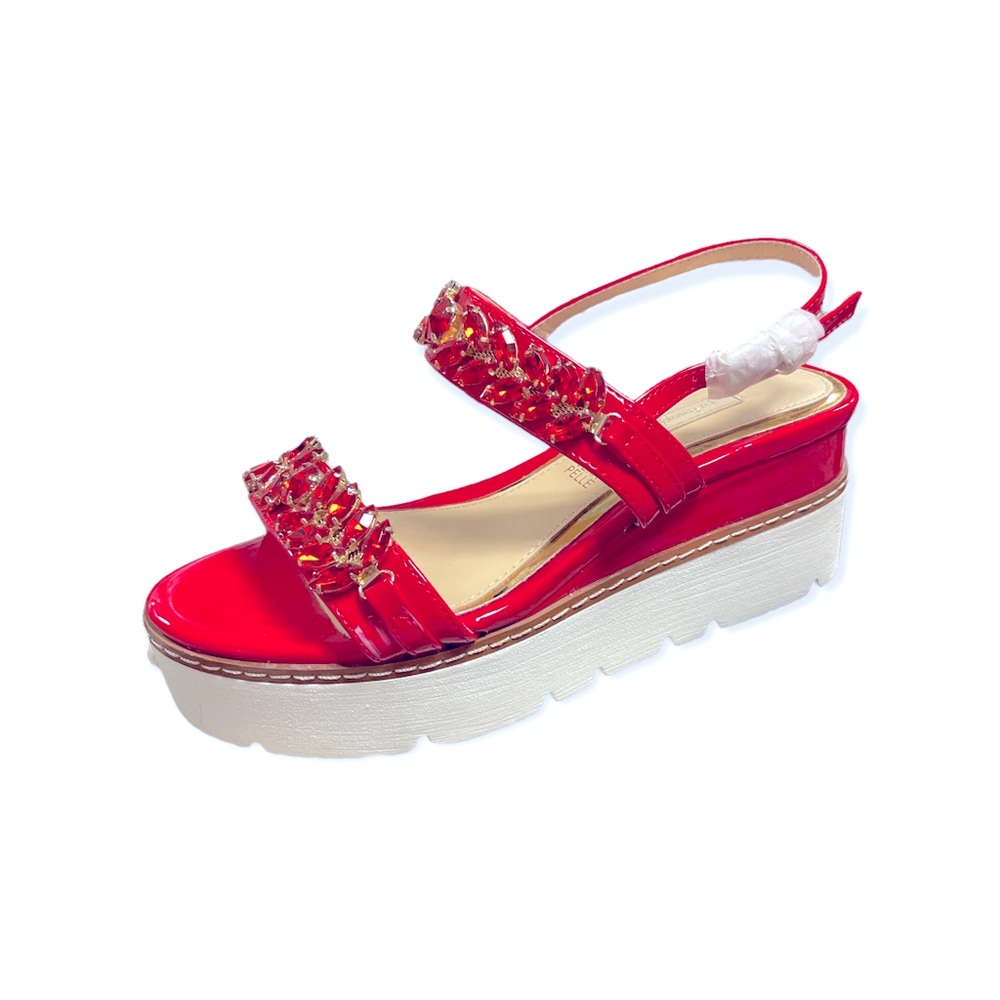 New with out tags- Primadonna Collection Vera Pelle Platform Sandals